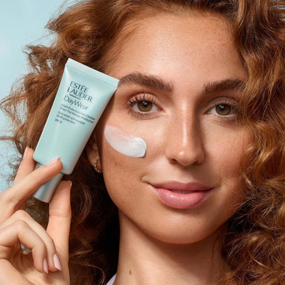 ESTÉE LAUDER DayWear Crema de día con Color SPF15 BB Cream y CC Cream lujo